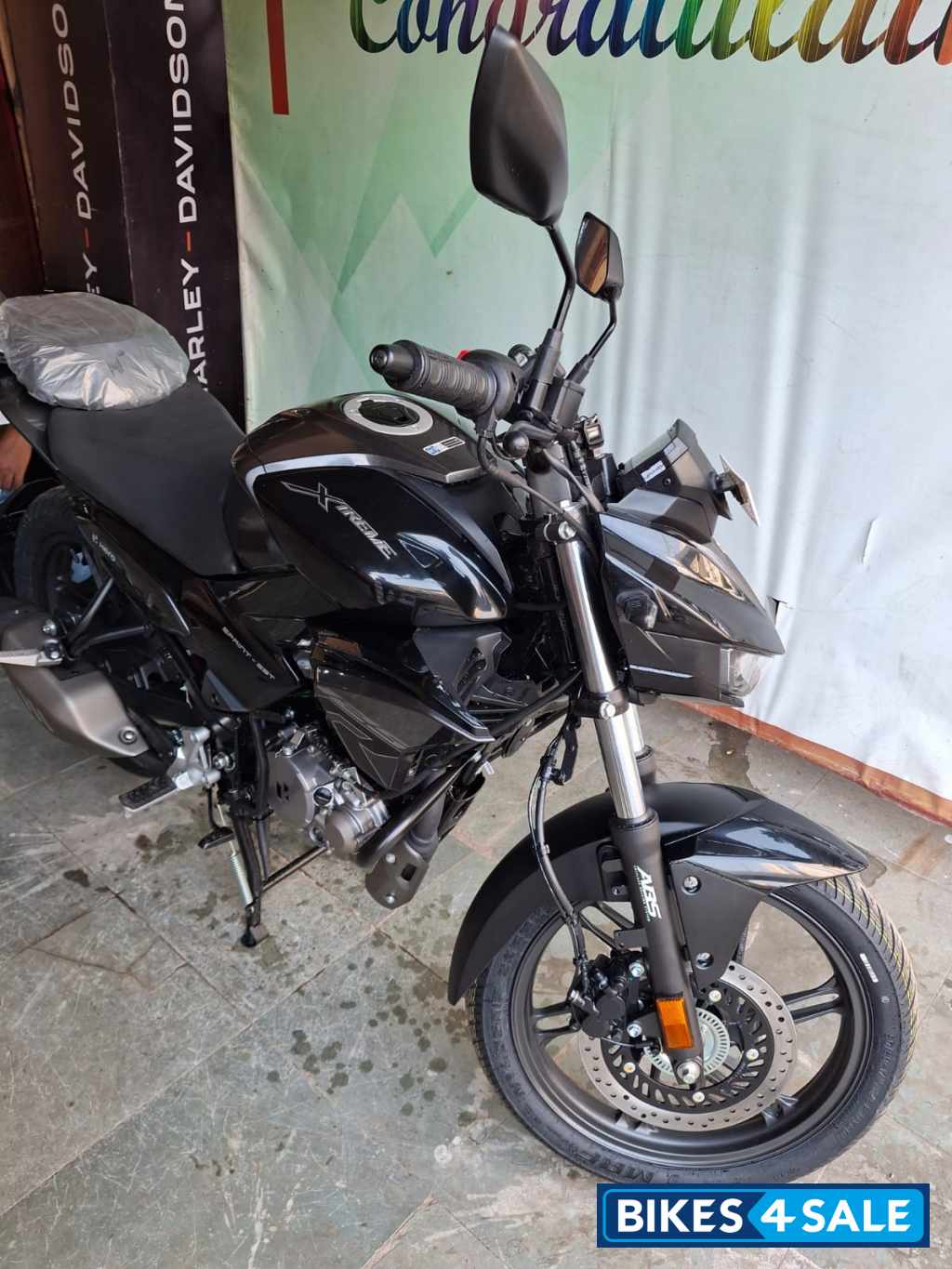 Black Hero Xtreme 125R