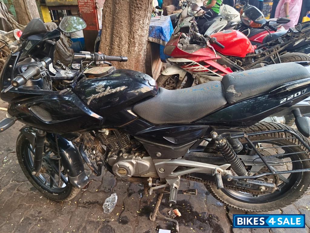 Bajaj Pulsar 220F