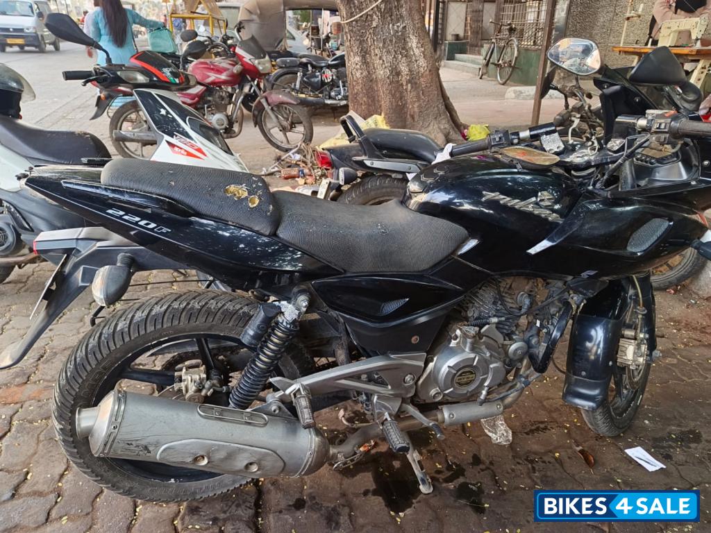 Bajaj Pulsar 220F