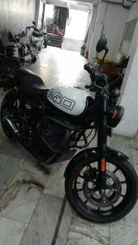 Royal Enfield Hunter 350 Metro