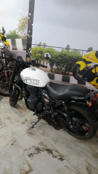Royal Enfield Hunter 350 Metro