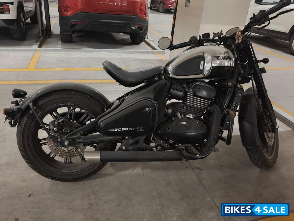 Jawa 42 Bobber Black Mirror