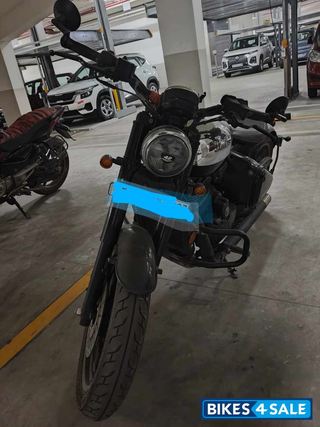 Jawa 42 Bobber Black Mirror