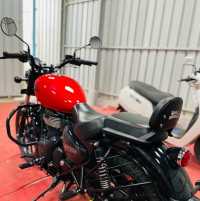 Red Royal Enfield Meteor 350