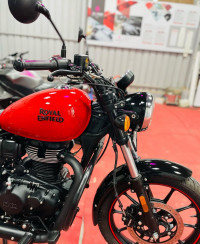 Red Royal Enfield Meteor 350