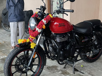 Red Royal Enfield Meteor 350