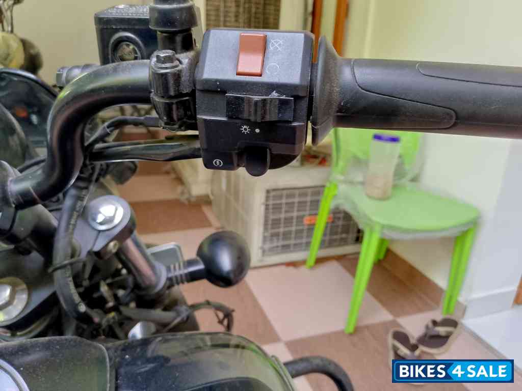 Black Bajaj Avenger Street 160 BS6