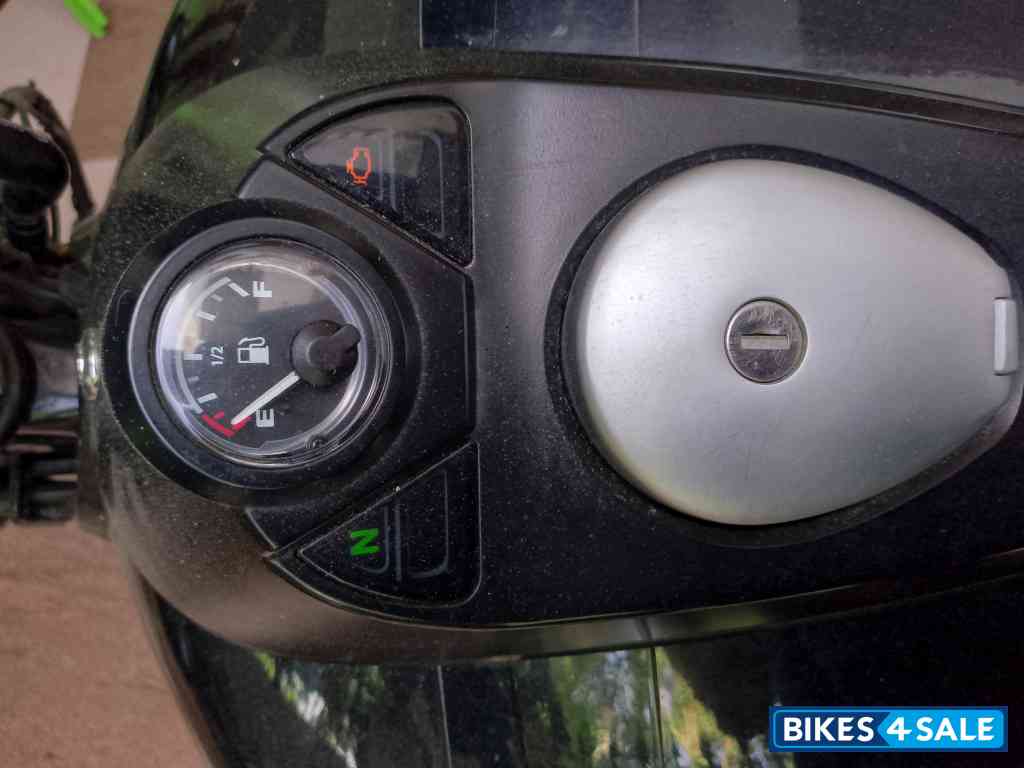 Black Bajaj Avenger Street 160 BS6