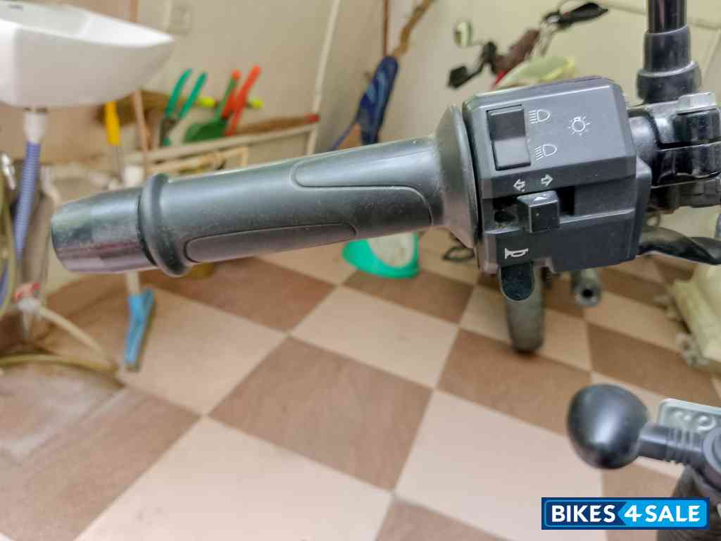 Black Bajaj Avenger Street 160 BS6