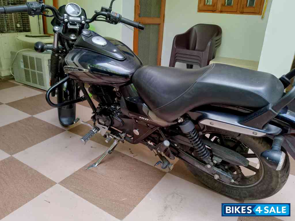 Black Bajaj Avenger Street 160 BS6