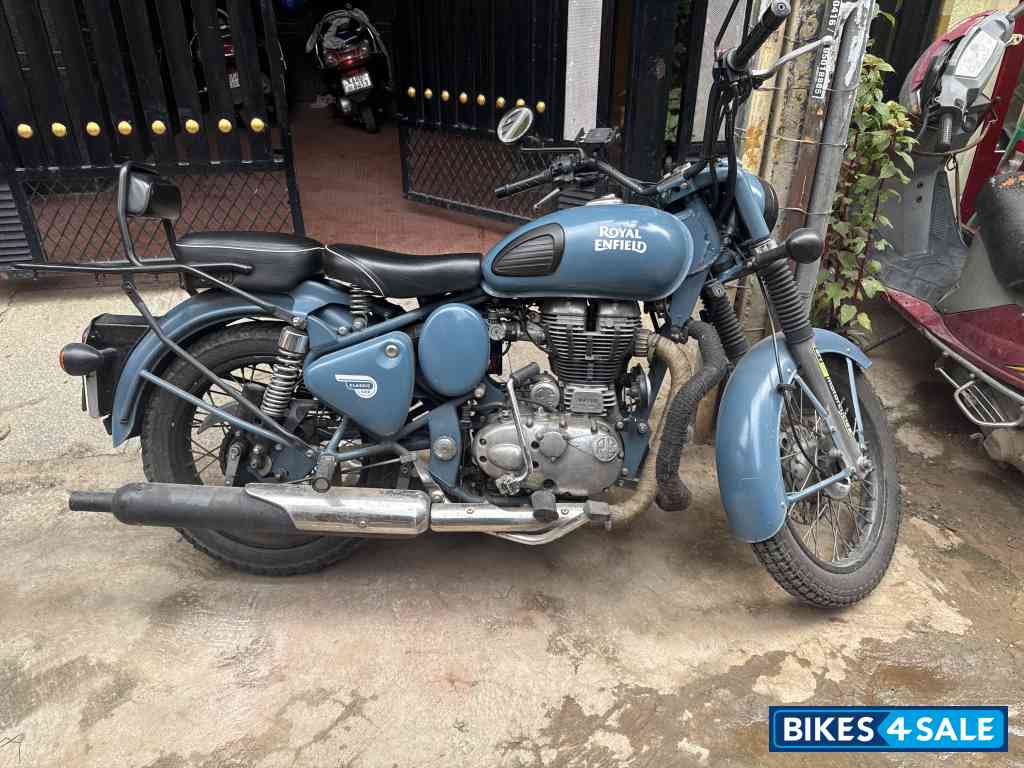 Royal Enfield Classic Squadron Blue
