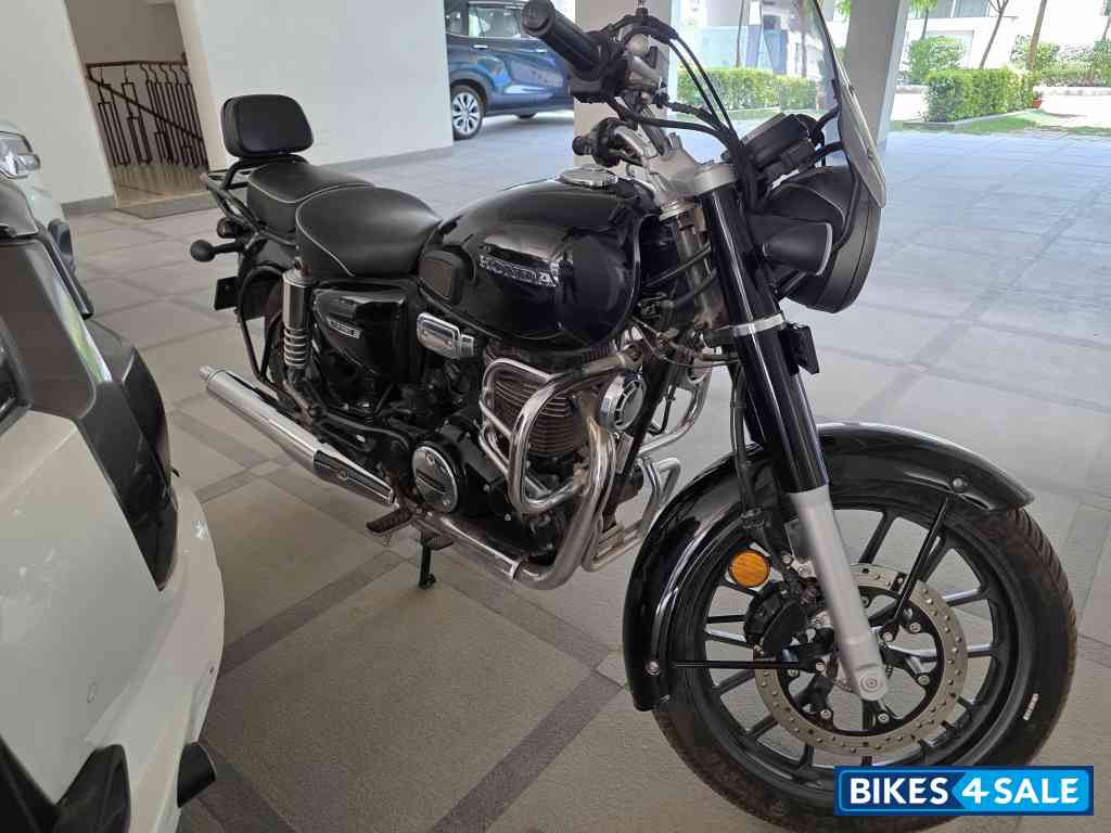 Black Honda CB350 DLX