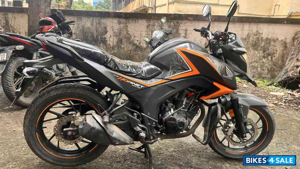 Black Orange Honda CB Hornet 160R Black Orange Honda CB Hornet 160R