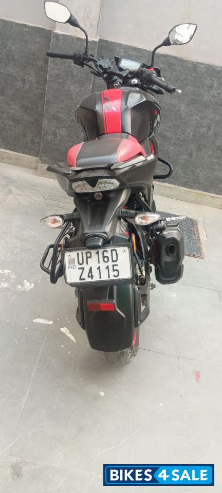 Black TVS Apache RTR 160 4V Special Edition