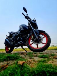 Black TVS Apache RTR 160 4V Special Edition