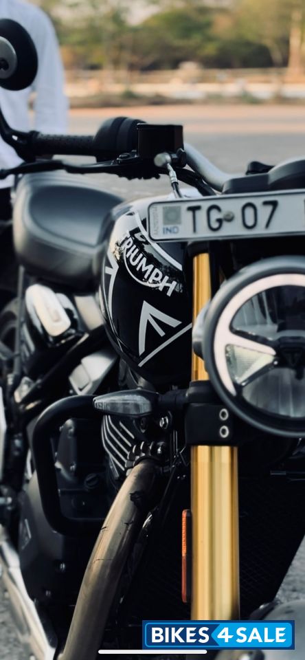 Black Triumph Speed 400