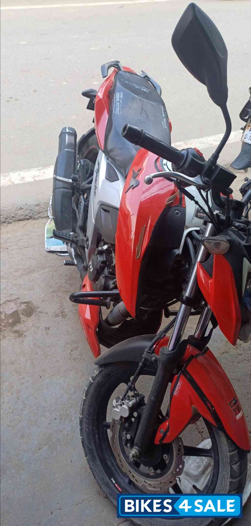 TVS Apache RTR 160 4V
