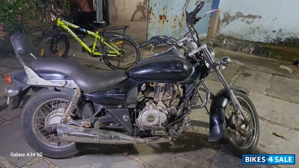 Bajaj Avenger 220 DTS-i