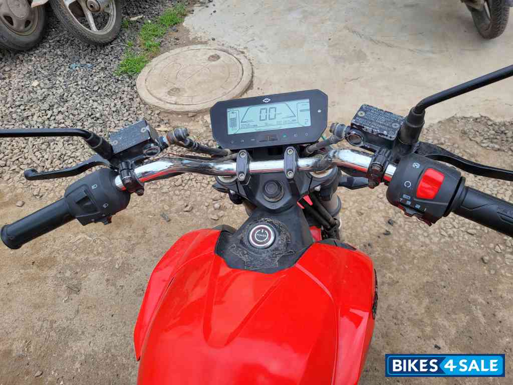 Revolt RV400 Eclipse Red Revolt RV400 Eclipse Red