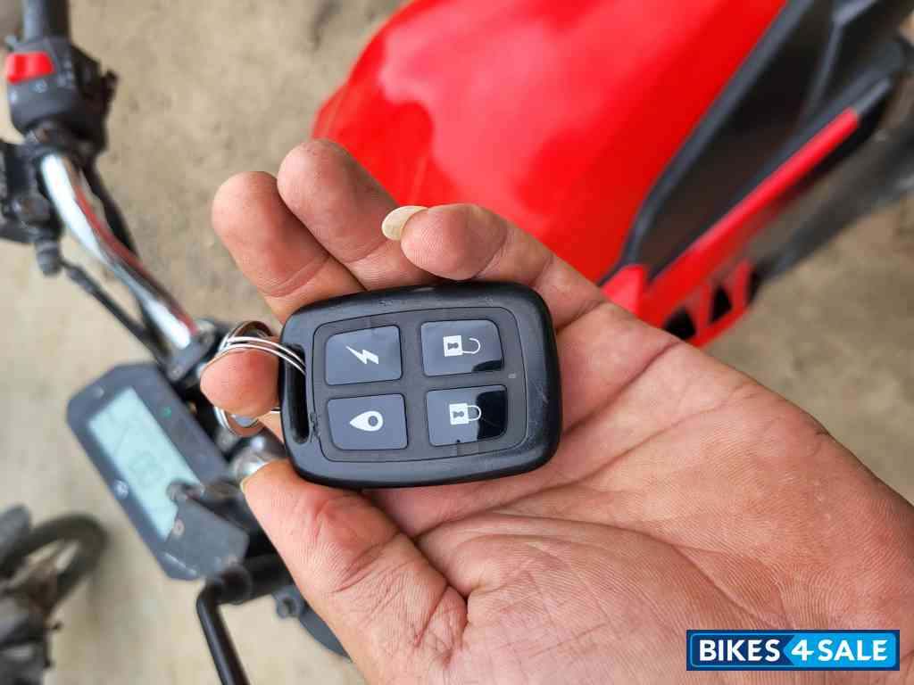 Revolt RV400 Eclipse Red Revolt RV400 Eclipse Red