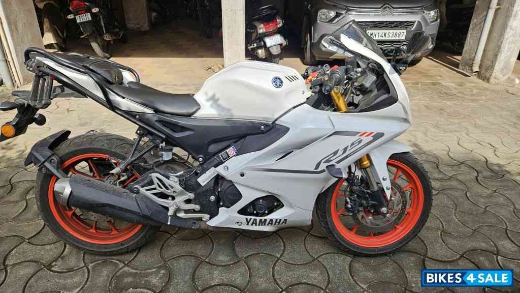 Yamaha R15 V4