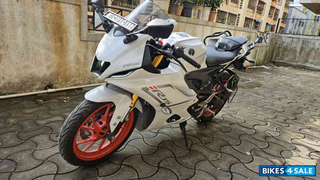 Yamaha R15 V4