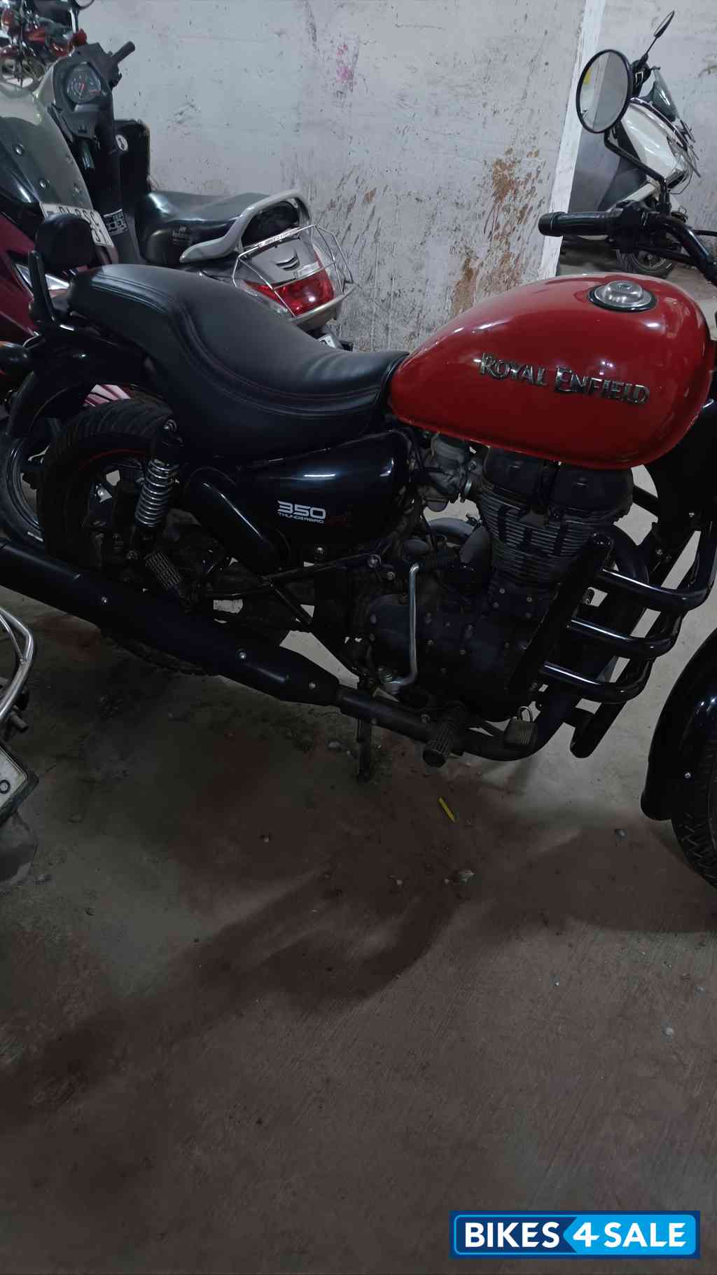Red Royal Enfield Thunderbird 350