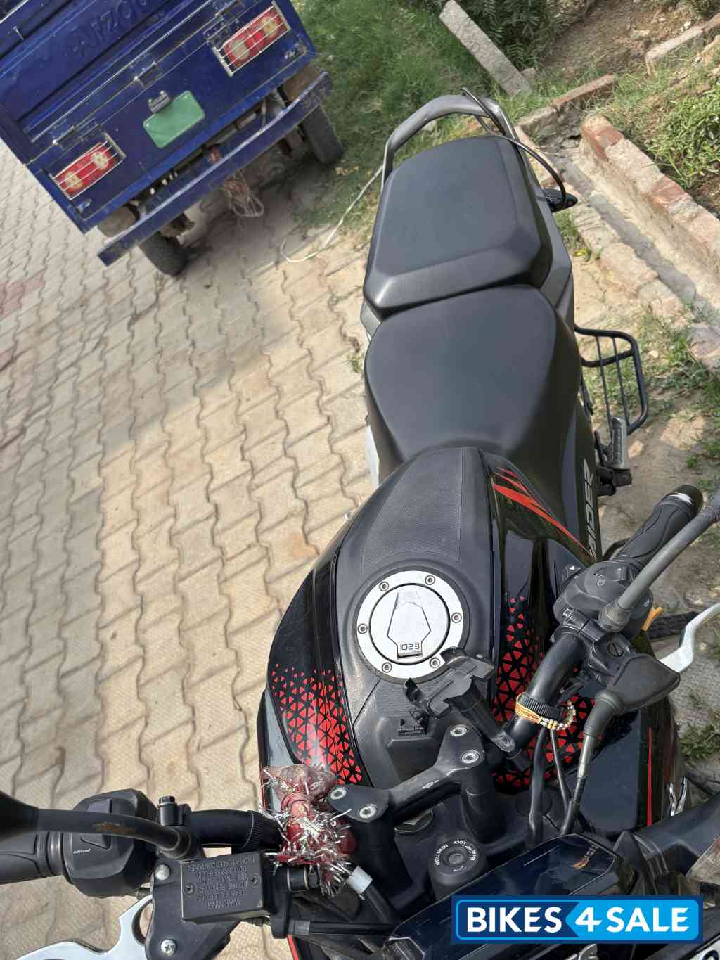 Black TVS Raider 125