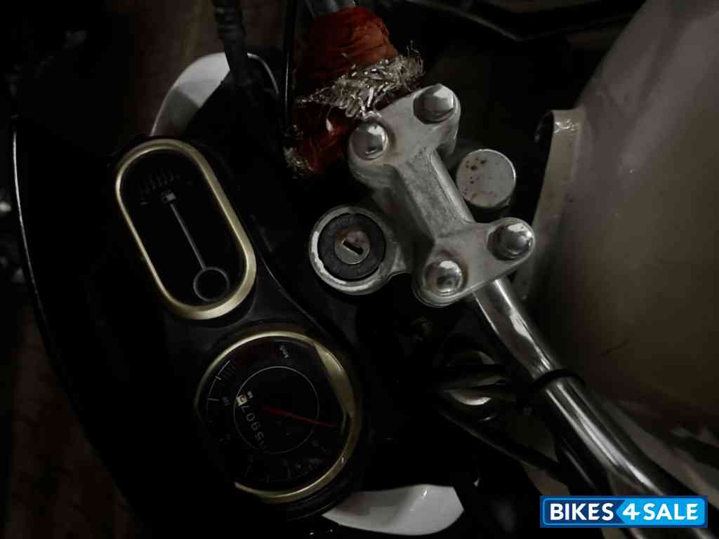 White & Red Bajaj V15