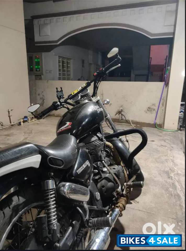 Black Royal Enfield Thunderbird 350