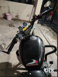 Black Royal Enfield Thunderbird 350