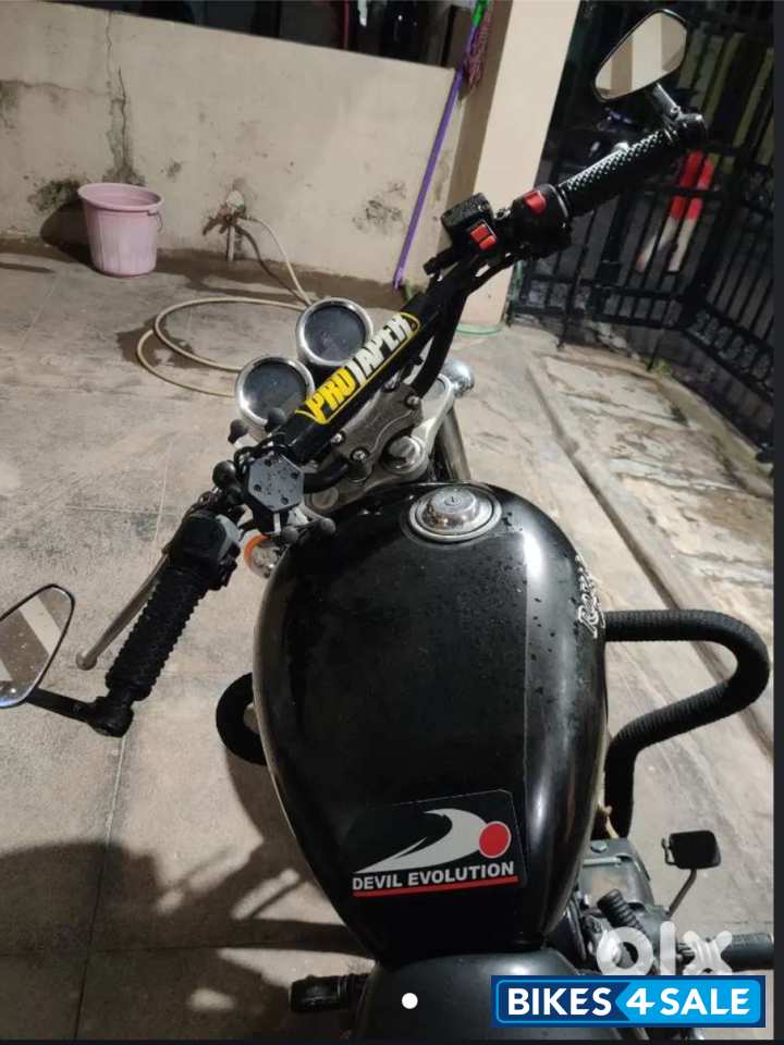 Black Royal Enfield Thunderbird 350