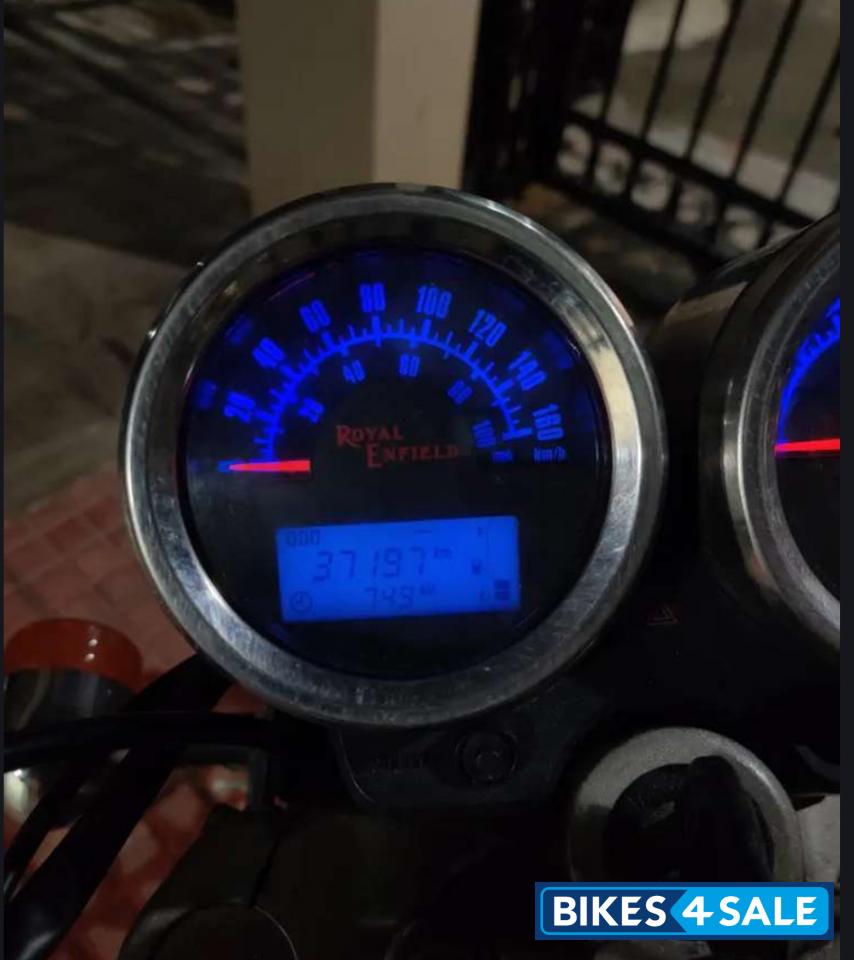 Black Royal Enfield Thunderbird 350