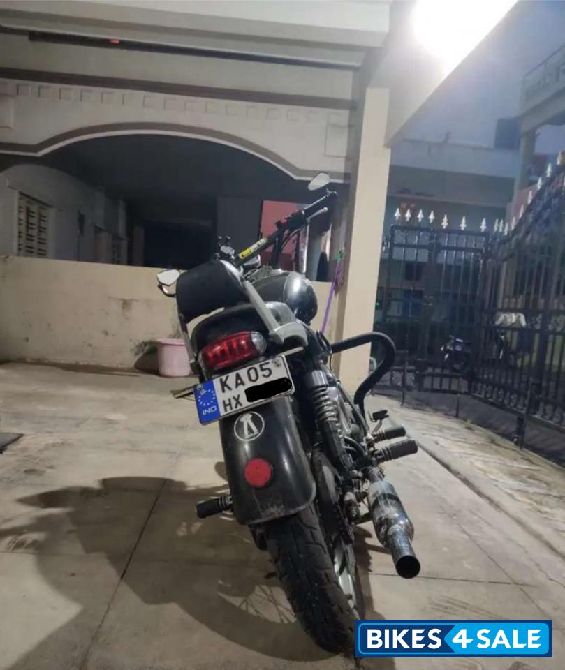 Black Royal Enfield Thunderbird 350