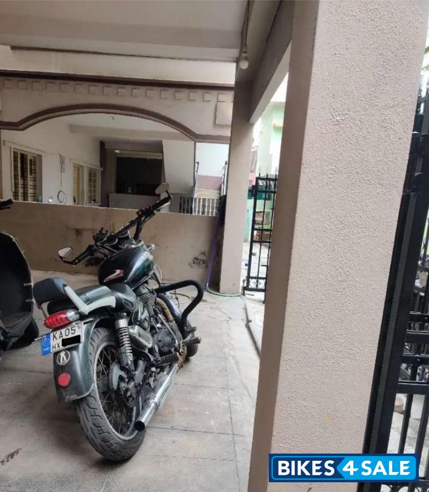 Black Royal Enfield Thunderbird 350