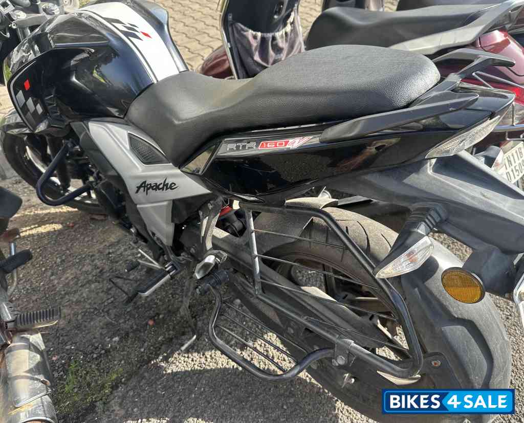 Black TVS Apache RTR 160 4V