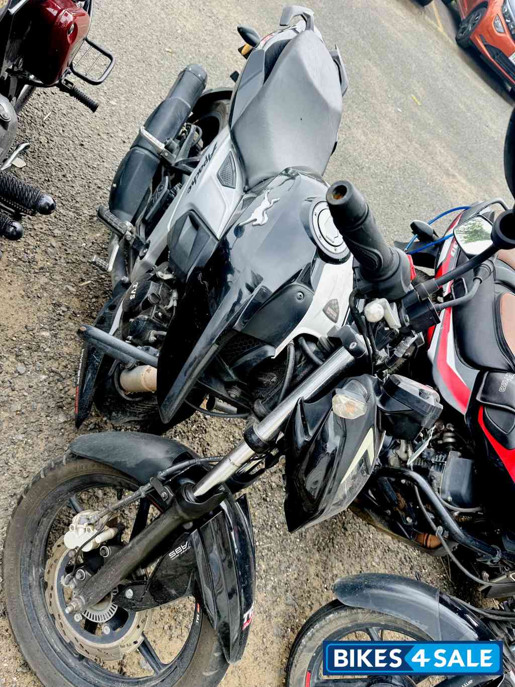 Black TVS Apache RTR 160 4V