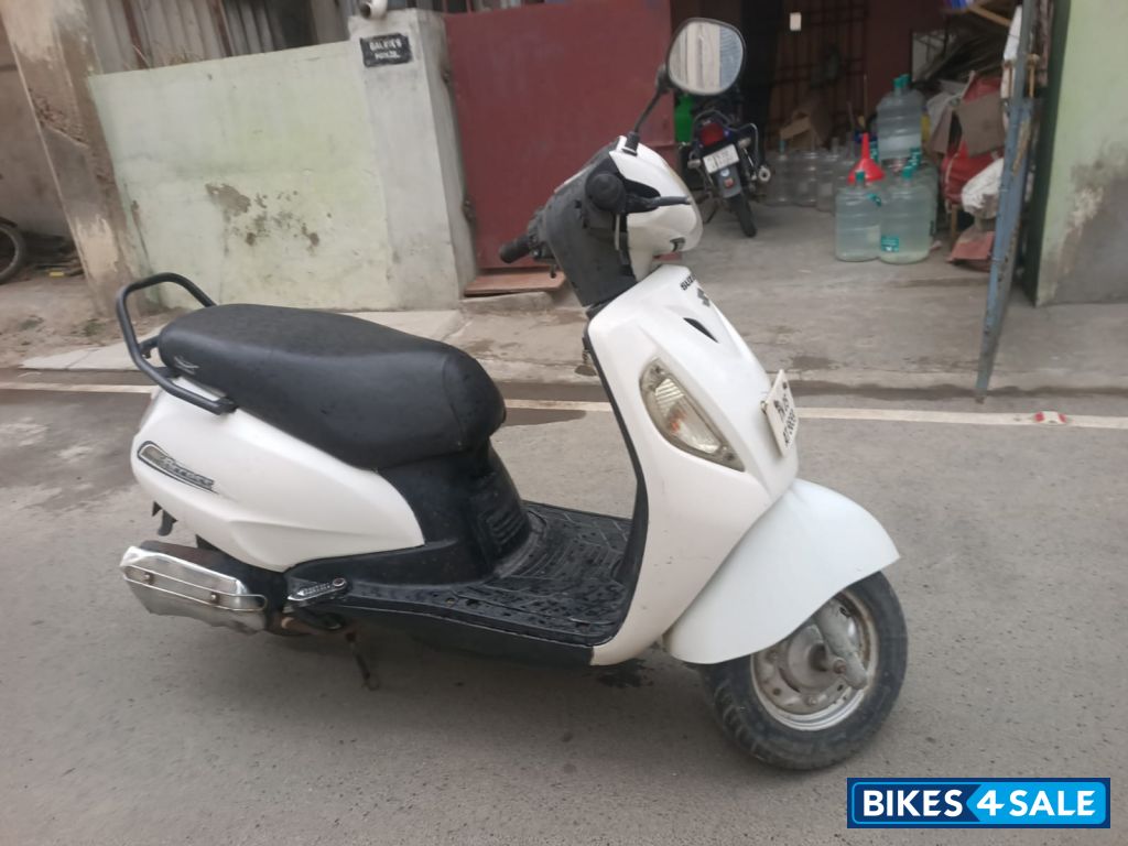 White Suzuki Access 125