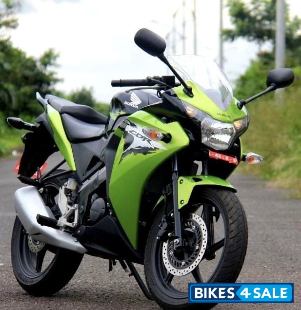 Green And Black Honda CBR 150R