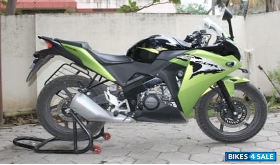 Green And Black Honda CBR 150R