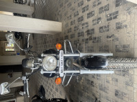 Black Bajaj Avenger Cruise 220