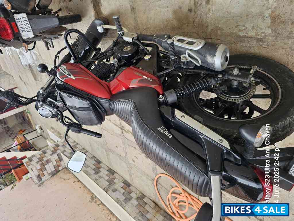 Red Bajaj Avenger Street 160 BS6