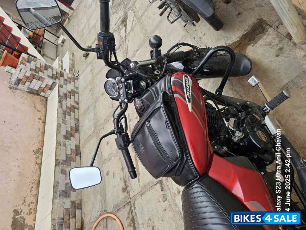 Red Bajaj Avenger Street 160 BS6