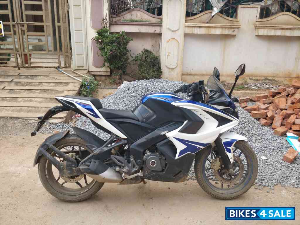 Bajaj Pulsar RS 200