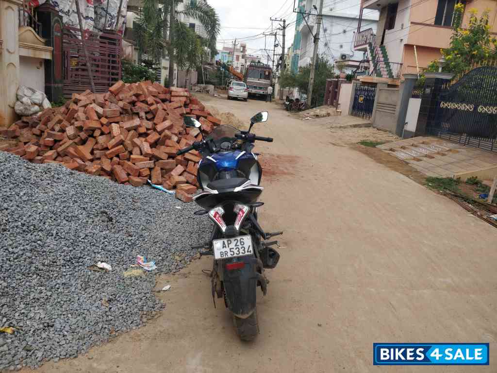 Bajaj Pulsar RS 200