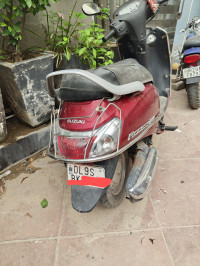 Red Suzuki Access 125