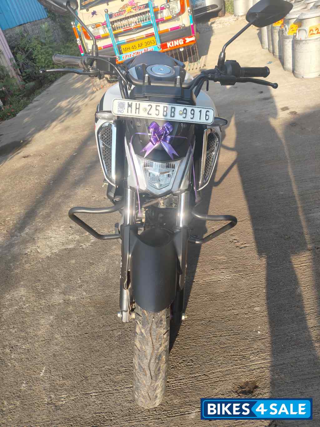 White Yamaha FZ-S FI Ver 4.0 DLX