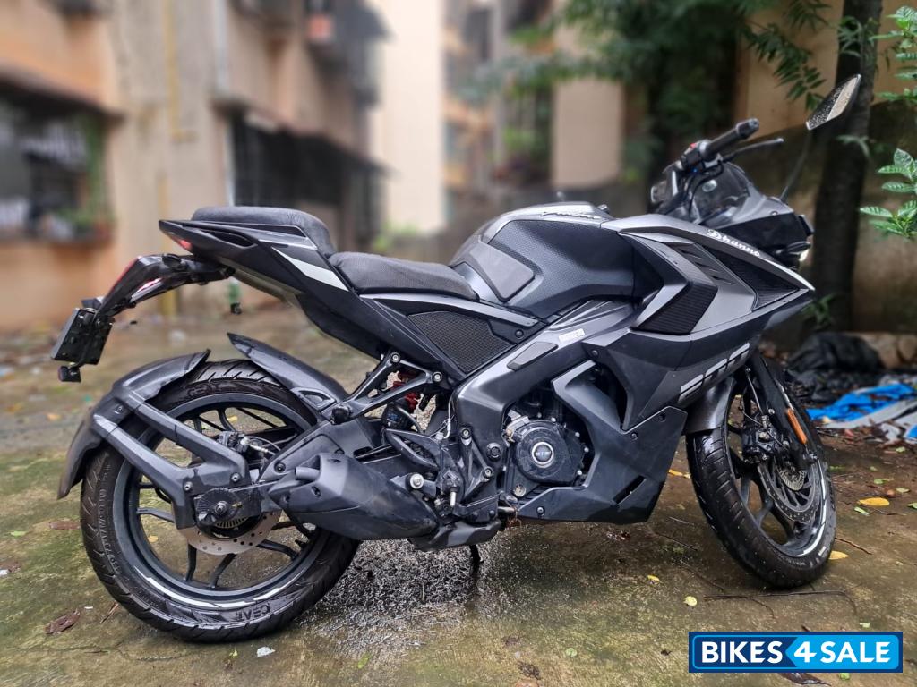 Bajaj Pulsar RS 200