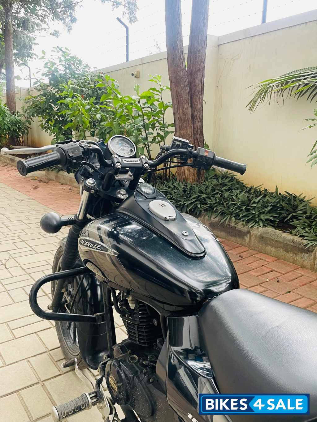 Bajaj Avenger Street 180