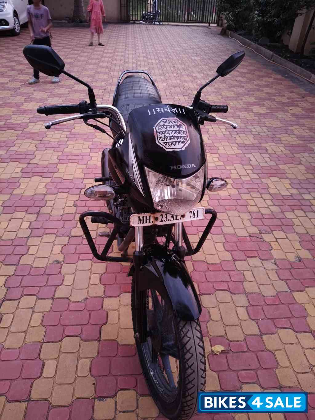 Black Honda CB Shine